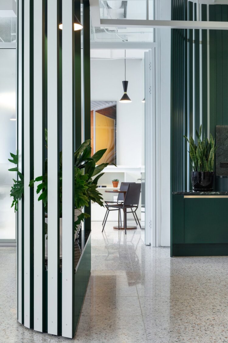 swiss-consulate-chicago-hhf-kwong-von-glinow-usa-interiors-james-florio_dezeen_2364_col_3-scaled